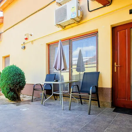 Cross Square House - Spacious 2 Level Home, 2br, 3baths, Terrace - By Realtrust *