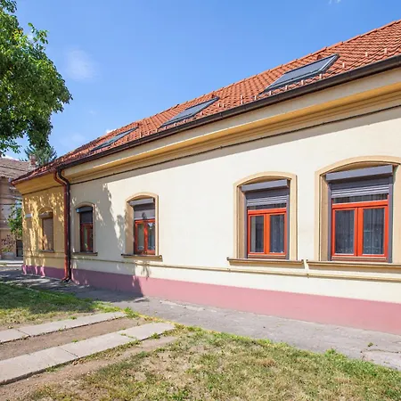 Cross Square House - Spacious 2 Level Home, 2br, 3baths, Terrace - By Realtrust * Timişoara