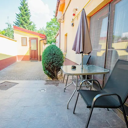 Cross Square House - Spacious 2 Level Home, 2br, 3baths, Terrace - By Realtrust