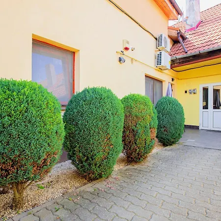 Cross Square House - Spacious 2 Level Home, 2br, 3baths, Terrace - By Realtrust *