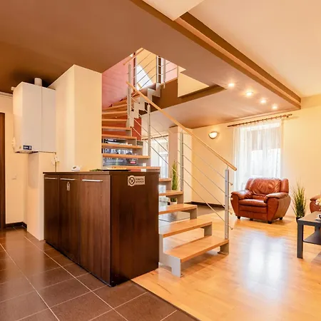 Cross Square House - Spacious 2 Level Home, 2br, 3baths, Terrace - By Realtrust Lejlighed *
