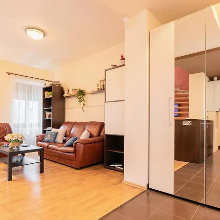 Cross Square House - Spacious 2 Level Home, 2br, 3baths, Terrace - By Realtrust * Timişoara