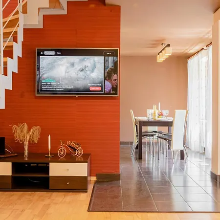 Cross Square House - Spacious 2 Level Home, 2br, 3baths, Terrace - By Realtrust Timişoara