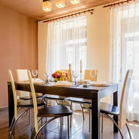 Lejlighed Cross Square House - Spacious 2 Level Home, 2br, 3baths, Terrace - By Realtrust *